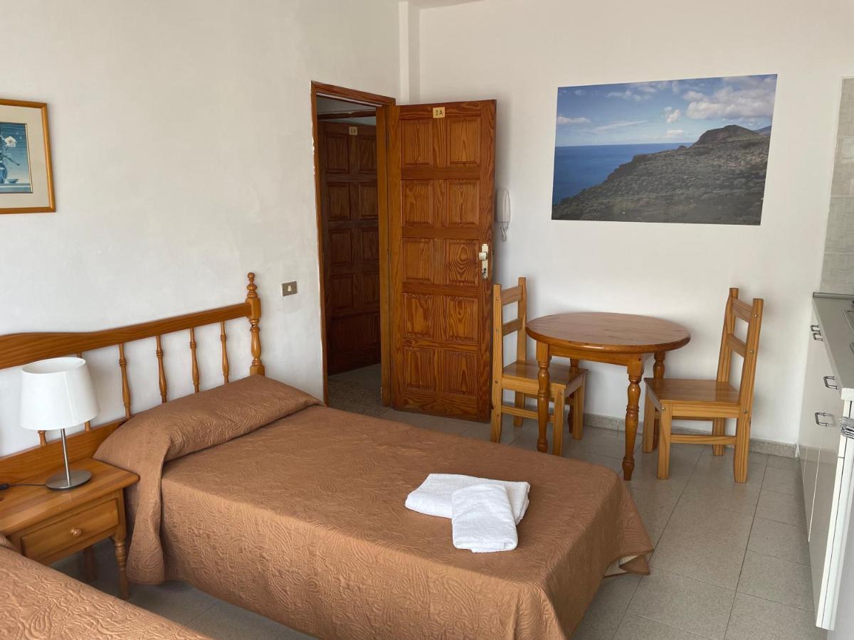 Apartamentos Tanajara La Restinga Luaran gambar